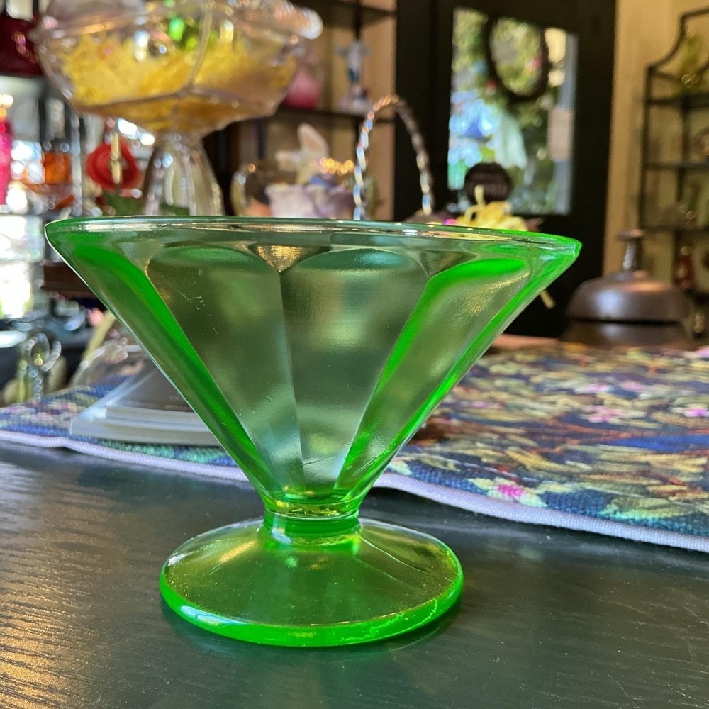 Vintage Federal Green Uranium Depression Sherbet/Dessert Glass‎